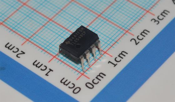 TLC549CP 8ビットADC 40ksps 4MHzクロック シングル電源 3-6V DIP-8 ±0.5LSB INL 低消費電力 <15mW -40°C～+85°C