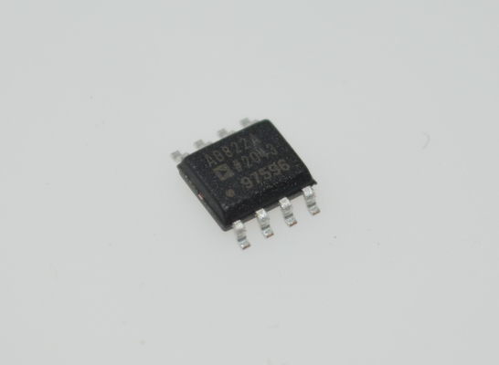 AD822ARZ 精密機器増幅器 1nA バイアス電流 0.3μV/°C 漂流SOIC-8 2.2-18V -40°Cから+125°C