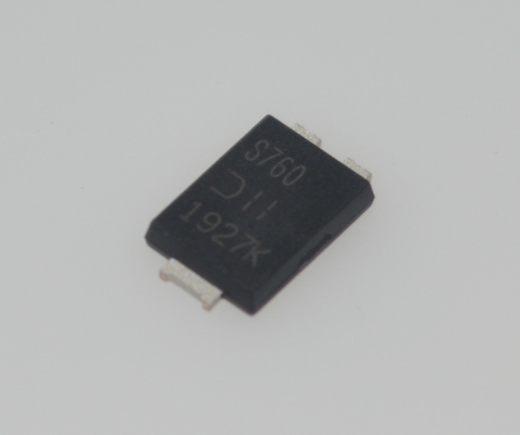 PDS760-13 760W 高電力密度 12V/63A 出力 93% ピーク効率 アクティブ PFC コンパクト 1U サイズ フル保護 (OVP/OCP/SCP) -40℃～+70℃ 動作 産業用および通信システムに最適
