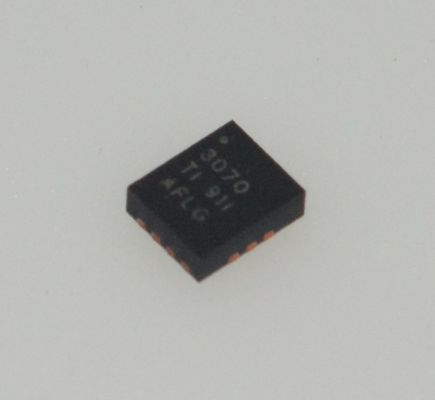 TPS63070RNMR バックブースト 96% Eff 2-16V イン 5A ピーク調整可能 25μA IQ 2.5x3mm QFN 固定 5V/3.3V 省電モード