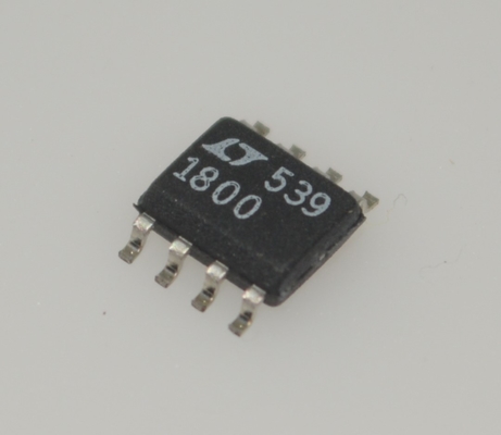 LT1800CS8 高速100MHz オプアンプ 400V/μs スリューレート 低3.5mV オフセット 鉄道から鉄道への出力 5Vから±5V 供給 7nA IB 空間節約 SOIC-8 フィルター/ADC ドライバ