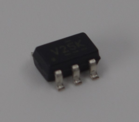 SN74CBTLV1G125DBVR 1チャネル低電圧バススイッチ <5Ω オン状態抵抗 3.3V/2.5V 動作 0-5V レベル変換 超低電源 10ns 速度 SOT-23-5 パッケージは熱挿入を可能にします