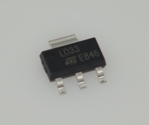 LD1117S33CTR 3.3V LDO電圧レギュレータ、1A出力、低ドロップアウト電圧、高精度、過電流および熱保護、セラミックコンデンサで安定、SOT-223パッケージ