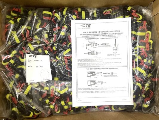 282087-1 4ポジション 2.5mmピッチ ワイヤー対基板レセプタクル クリンプハウジング フリクションロック パネルマウント 極性 UL 94V-0 4.5A 定格 電源分配および産業用