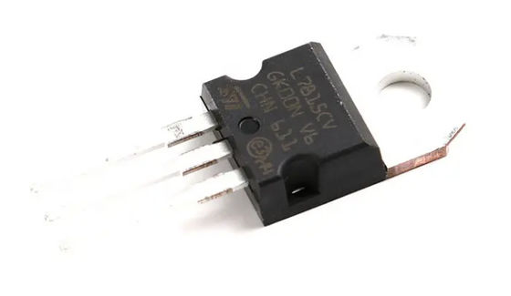 L7815CV-DG 15V 1.5A 線形調節器 TO-220 熱/短回路保護 ±4% 精度 -40°C から +125°C
