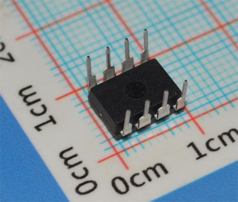 AD820AN 5MHz 高精度オペアンプ、±18V電源、3mVオフセット、1μAバイアス電流、DIP-8、-40°C～+85°C