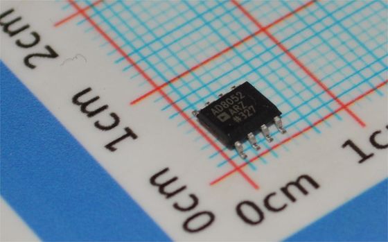 AD8052AR: 300MHz デュアルオプアンプ, 140V/μs スリューレート, 4.5nV/√Hz 騒音, ±5Vから±15V供給,SOIC-8, -40°Cから+85°C