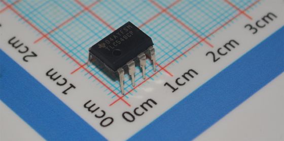TLC549CP 8ビットADC 40ksps 4MHzクロック シングル電源 3-6V DIP-8 ±0.5LSB INL 低消費電力 <15mW -40°C～+85°C