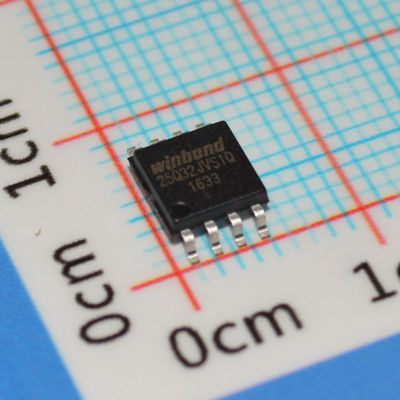 W25Q32JVSSIQ 32Mb SPIフラッシュ 104MHzクロック 100K消去サイクル SOIC-8 2.7-3.6V -40℃～+85℃