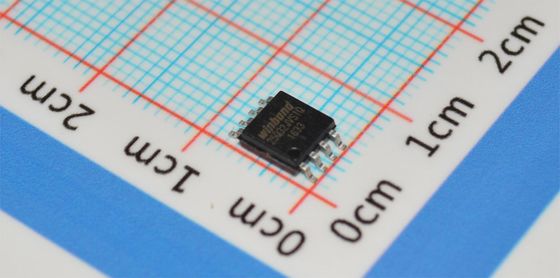W25Q32JVSSIQ 32Mb SPIフラッシュ 104MHzクロック 100K消去サイクル SOIC-8 2.7-3.6V -40℃～+85℃