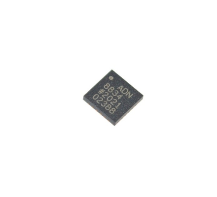 ADN8834ACPZ-R7 3A TECコントローラ ±2.5°C 安定性 2.7-5.5V 供給 I2C インターフェース LFCSP-32 -40°C から +85°C
