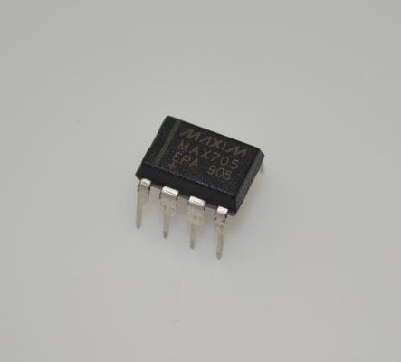 MAX705EPA マイクロプロセッサ 監督 4.65V 限界 200ms リセット パルス 5V 供給 DIP-8 -40°C から +85°C