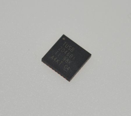 TUSB2046BIRHBR 4ポートUSB 2.0ハブコントローラ、12Mbps/1.5Mbps対応、トランシーバ内蔵、3.3V動作、低EMI、省電力モード、および工業用温度範囲（-40℃～85℃）