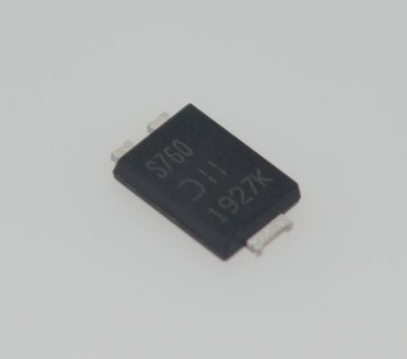 PDS760-13 760W 高電力密度 12V/63A 出力 93% ピーク効率 アクティブ PFC コンパクト 1U サイズ フル保護 (OVP/OCP/SCP) -40℃～+70℃ 動作 産業用および通信システムに最適