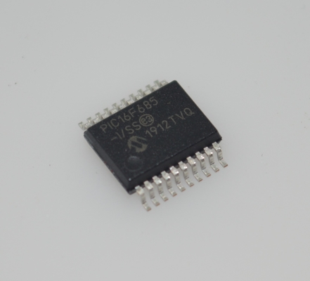 PIC16F685-I/SS 8ビットフラッシュ MCU 20MHz スピード 3.5KB メモリ 256B EEPROM 12x10ビット ADC 25 I/O ピン 幅2.0-5.5V 範囲 産業用 -40°C から +85°C SSOP-20 パッケージ 埋め込み制御