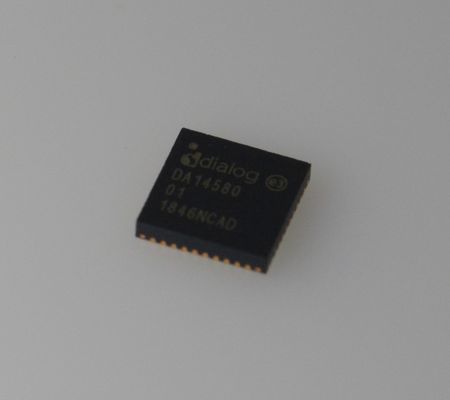 DA14580-01AT2 Bluetooth 5.0 SoC 超低消費電力 2.5x2.5mm サイズ ARM Cortex-M0 長いバッテリー寿命 セキュリティ マルチプロトコル and 手頃な価格の IoT 設計