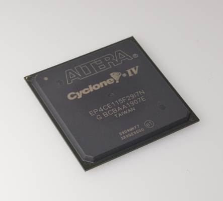 EP4CE115F29I7NサイクロンIV FPGA 114K LEs 3.9Mbit RAM 266MHz スピード 1.2V コア電圧 622 I/O ピン PCIe サポート インダストリアルテンプ (-40°C~100°C) RoHS コンパイル 780-Pin FBGA パッケージ