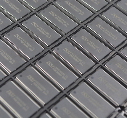 IS42S16320B-7TL SDRAM 64Mb密度 166MHz速度 3.3V動作 16Mx16構成 LVTTLインターフェース 産業用温度（-40℃～85℃） コンパクトTSOP-IIパッケージ 高信頼性