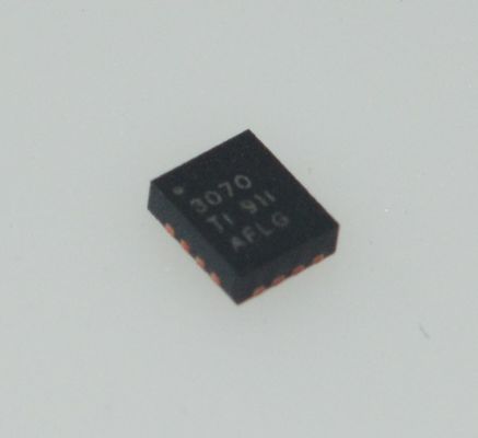 TPS63070RNMR バックブースト 96% Eff 2-16V イン 5A ピーク調整可能 25μA IQ 2.5x3mm QFN 固定 5V/3.3V 省電モード
