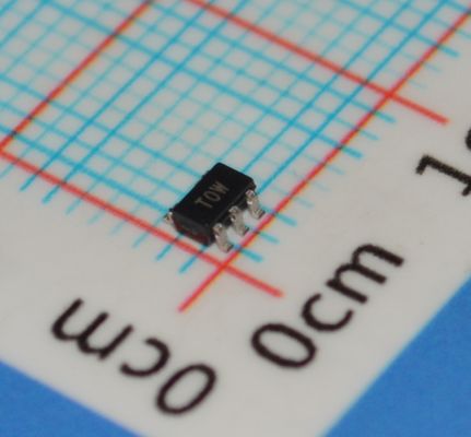 ADT6501SRJZP085RL7 高精度85℃温度スイッチ ±0.5℃精度 2.7V-5.5V電源 6μA超低消費電力 オープンドレイン出力 SOT-23パッケージ IoT/ポータブルデバイス向け