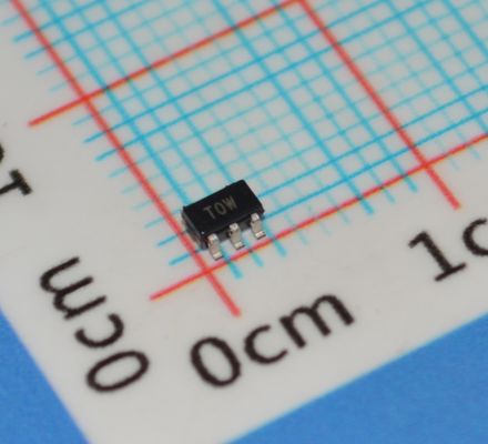 ADT6501SRJZP085RL7 高精度85℃温度スイッチ ±0.5℃精度 2.7V-5.5V電源 6μA超低消費電力 オープンドレイン出力 SOT-23パッケージ IoT/ポータブルデバイス向け