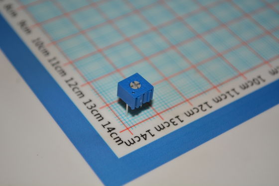 3362P-1-102LF トリマーポテンショメータ 1kΩ 10回転精密ポテンショメータ ±10% 許容差 スルーホールマウント セラメットエレメント 信頼性の高い調整性 キャリブレーションと回路調整に最適