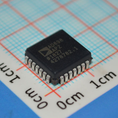 AD698APZ LVDT信号コンディショナー ±12V～±15V動作 20kHz帯域幅 0.25%直線性 シングル/デュアル電源 産業用温度範囲 位置検出およびモーションコントロール用