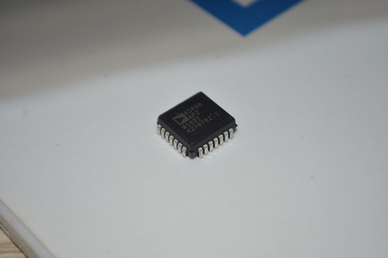 AD698APZ LVDT信号コンディショナー ±12V～±15V動作 20kHz帯域幅 0.25%直線性 シングル/デュアル電源 産業用温度範囲 位置検出およびモーションコントロール用