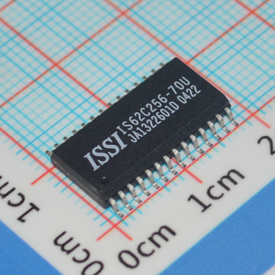 IS62C256-70U 32Kx8 高速SRAM 70ns アクセス時間 低電源 CMOS 5V 運用 産業温度範囲 TTL 互換性 信頼性 データ保存 使いやすい28ピンパッケージ