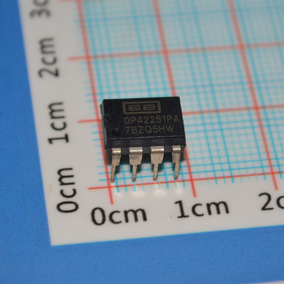 OPA2251PA 10MHz帯域幅の精密デュアルオプアンプ 低 0.5μV/°C 漂流 1.1μVpp 騒音 鉄道対鉄道出力 ±2.25V~±18V 供給と8ピンDIPパッケージ