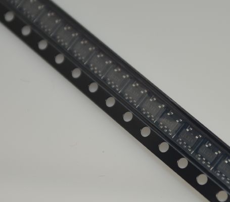 SPX3819M5-L-3-3/TR 3.3V 500mA 超低ノイズ (30μVRMS) LDO、イネーブル付き、1%精度、低ドロップアウト電圧、電流および熱保護、2.7V～16Vの広い入力範囲