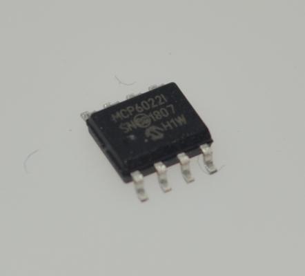 MCP6022-I/SN デュアルオプアンプ 2.7-5.5V 広電圧 10MHz 帯域幅 7V/μs スローレート 120dB CMRR 鉄道対鉄道 I/O 0.9mA 低電源 SOIC-8 パッケージ 工業級