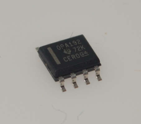 OPA192IDR 25μV オフセット 0.2μV/°C 漂流 10MHz GBW 20V/μS SR 1.1kHz 1/f ノイズ RRO CMOS 入力 2.2nA Ib SOIC-8 パッケージ