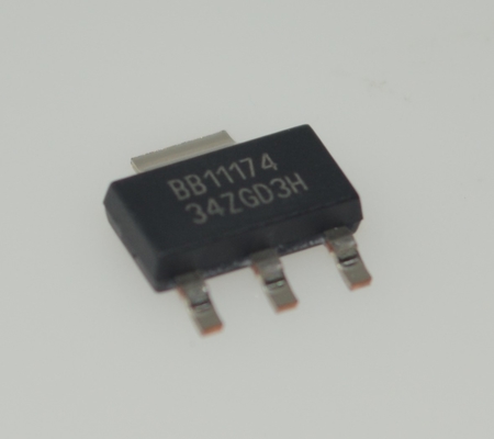 REG1117-3.3 超低ドロップアウト高精度 3.3V 電圧レギュレータ、1A 出力電流制限、熱保護、および小型パッケージでのイネーブル