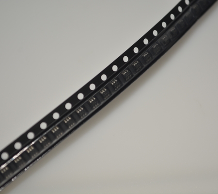 SMF05C.TCT低容量5チャネルESD保護配列 IEC 61000-4-2 コンプライアンス 5V評価 高速データライン保護のための超小型パッケージとスペース節約設計