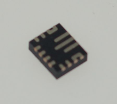 TPS63070RNMRバックブーストコンバータ 2.5-12V入力 2Aスイッチ 96%効率 1.8-5.5V調整可能出力 パワーセーブモード 25μA IQ 強制PWM 3x3mm QFNパッケージ