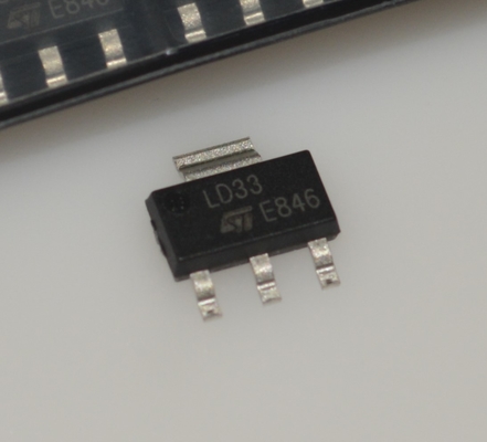 LD1117S33CTR 3.3V LDO電圧レギュレータ、1A出力、低ドロップアウト電圧、高精度、過電流および熱保護、セラミックコンデンサで安定、SOT-223パッケージ