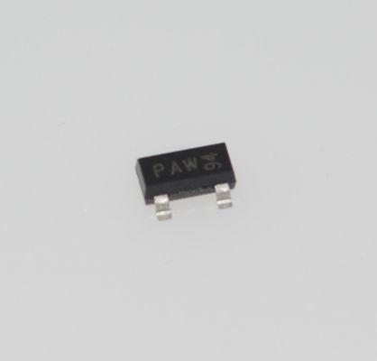 PMEG4005CT 超低 VF 1.22V 高効率 40V/70A スコットキーダイオード 双中心ピン AEC-Q101 合格 ハロゲンフリー RoHS 対応 トー-220AB パッケージにおける優れた熱性能