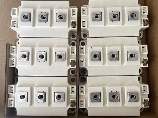 SKM400GAR12E4 1200V 400A IGBT モジュール 低VCE (sat) 高短回路強度 低スイッチ損失 高隔離 産業用 ソーラーインバーターおよび高電力UPS用