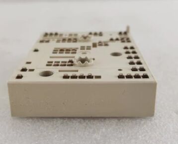 35ACC12F4V1 12V 3.5A 自動車用 PNP トランジスタ 低 VCE (sat) 250mV 高電流増強 SOT-223 パッケージ AEC-Q101 車両の負荷切り替えとモーター制御に適格