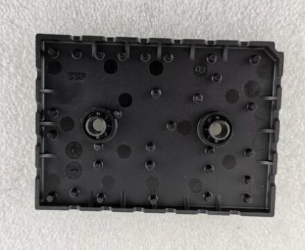 35ACC12F4V1 12V 3.5A 自動車用 PNP トランジスタ 低 VCE (sat) 250mV 高電流増強 SOT-223 パッケージ AEC-Q101 車両の負荷切り替えとモーター制御に適格