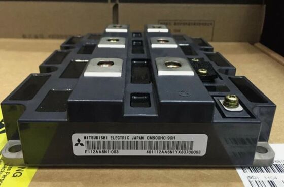 CM900HC-90H 900V 900A 高電流 IGBT モジュール 低 VCE (sat) 2.7V 高短回路強度 低スイッチ損失 高隔離 重量産業ドライブとメガUPS