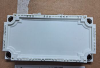 FS150R12KT4 1200V 150A 6個入りIGBTモジュール 低VCE(sat) 高効率 10μs 短絡耐性 統合NTC コンパクトEconoPACK+設計 低スイッチング損失 ドライブおよびUPSに最適