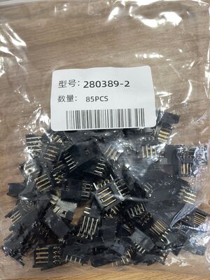 280389-2 2 位置 2.5mm ピッチ ワイヤー・トゥ・ボード ヘッダー 垂直 穴を通って 覆い 極化 UL 94V-0 青銅 自動車および工業用