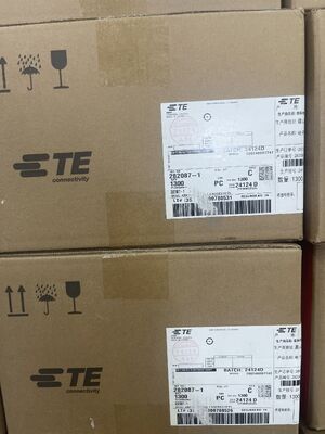 282087-1 4ポジション 2.5mmピッチ ワイヤー対基板レセプタクル クリンプハウジング フリクションロック パネルマウント 極性 UL 94V-0 4.5A 定格 電源分配および産業用