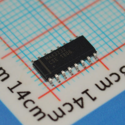 MAX3232CSE 3V-5.5V RS-232トランシーバー 250kbps 2Tx/2Rx ±15kV ESD 保護 0.1μA シャットダウン SOIC-16 -40°C から +85°C