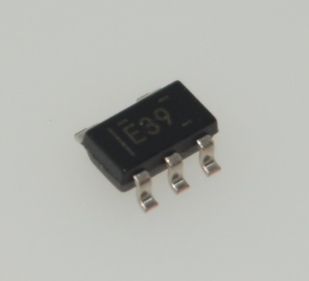 INA139NA/3K ハイサイド電流シャントモニター 特長 高精度 広範囲 2.7-36V 電源 低 90μV オフセット +85°C 定格 固定 3k ゲイン SC70 パッケージ 双方向動作 および優れた DC 性能