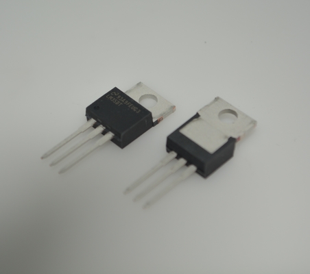 LM35DT 精密セルシアス温度センサー 線形+10mV/°C 出力0.5°C 正確さ 幅 -55°C〜+150°C 範囲 低自熱 4-30V 操作 簡単校正とTO-220 パッケージ