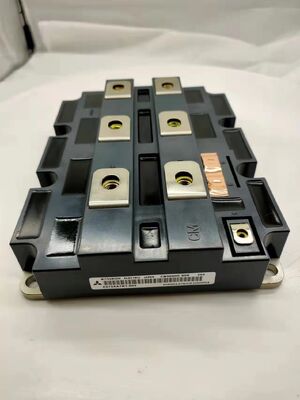 CM900HC-90H 900V 900A 高電流 IGBT モジュール 低 VCE (sat) 2.7V 高短回路強度 低スイッチ損失 高隔離 重量産業ドライブとメガUPS
